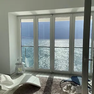 First Row To The Sea Apartman
